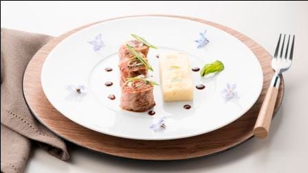 Roulade de veau façon saltimbocca à la mozzarella et polenta